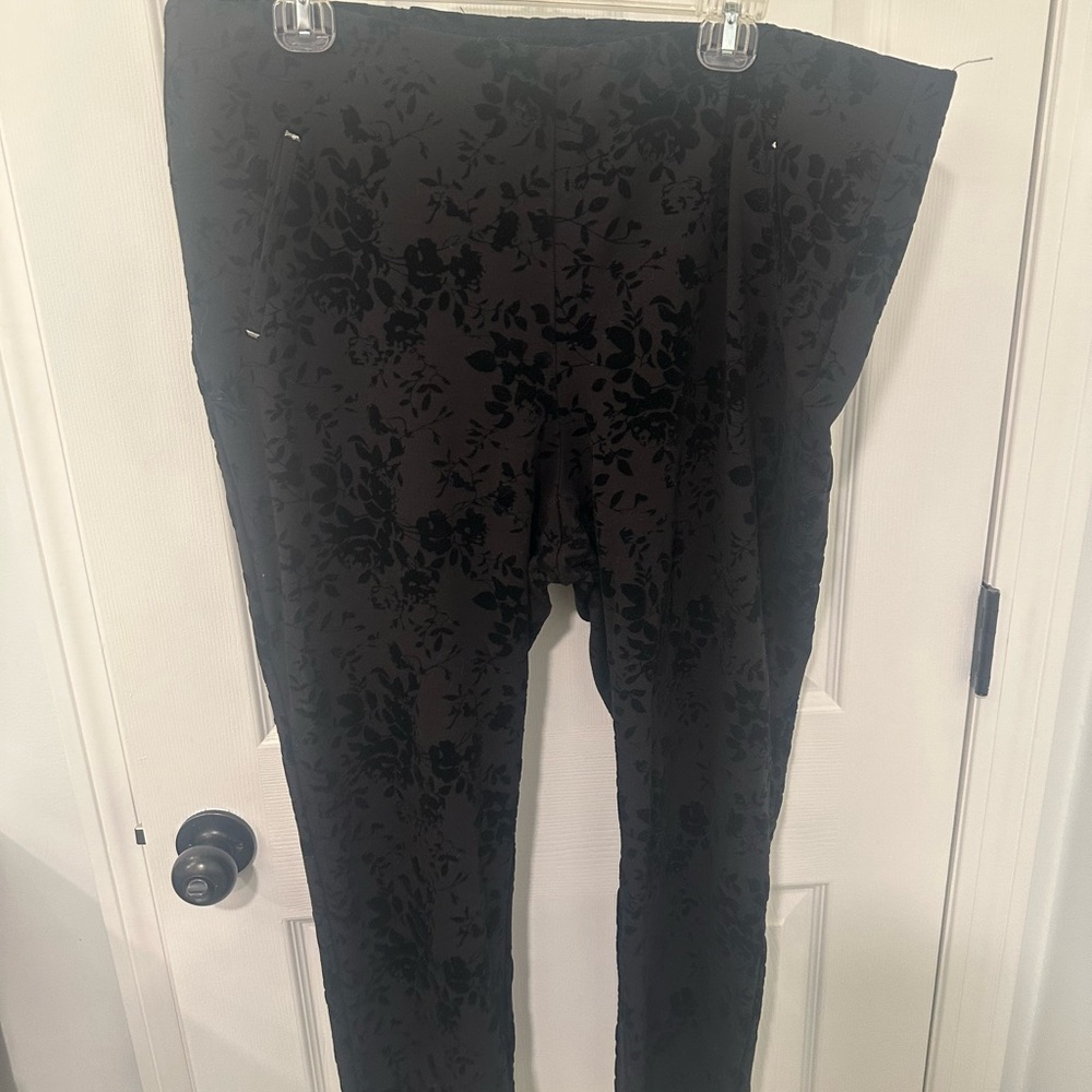 Chico’s So-Slimming 360 Juliet Flocked Ankle Pant